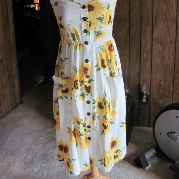 SUNFLOWER SUNDRESSES  BRAND NEW  CREAM COLOR  TRUE - Picture 2 of 7